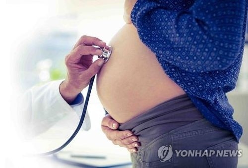 진료받는 임신부 [연합뉴스 자료사진]