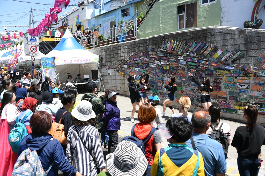 지난해 감천문화마을 축제 모습
