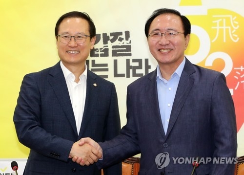 홍영표·노회찬 "노동운동 동지…국회정상화 최선" - 1