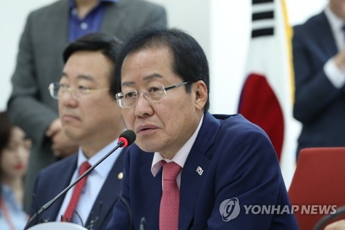 발언하는 홍준표 대표