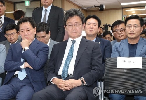 유승민, '무거운 표정'