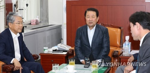 바른미래 지도부 총사퇴…비대위원장 김동철 체제로(종합) - 1