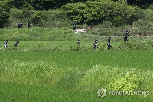 실종 여고생 흔적 찾기에 투입된 경찰기동대원