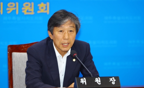발언하는 강성균 제주도의회 행정자치위원장