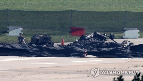 마린온 추락사고 유족 "조사내용 등 정보 전혀 못 받아" 분통 - 2