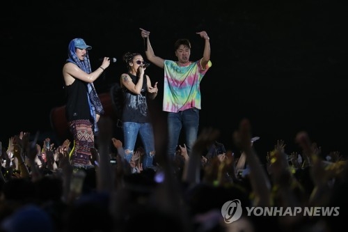 '흠뻑쇼를 더 뜨겁게'