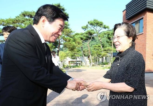 권양숙 여사와 김진표 의원