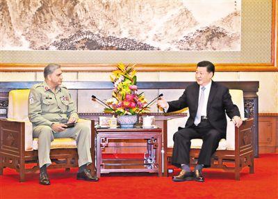 회담하는 시진핑 주석과 바지와 파키스탄 육군참모총장