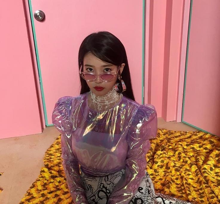 신곡 '삐삐' 발표하는 아이유