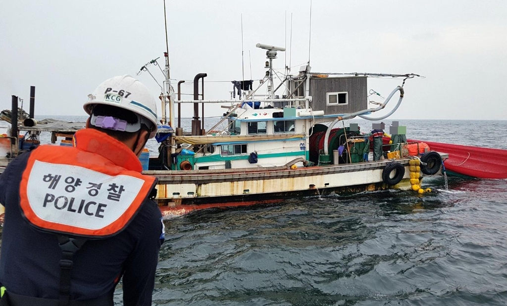 해경, 조업구역 위반 멸치잡이 어선 단속