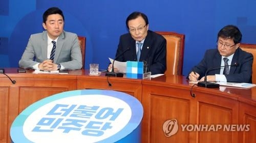 (서울=연합뉴스) 최재구 기자 = 더불어민주당 이해찬 대표가 1일 국회에서 기자간담회를 하고 있다. 2018.10.1 jjaeck9@yna.co.kr