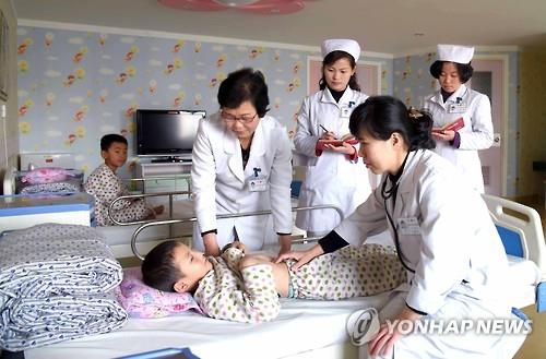 북한 옥류아동병원 의사와 간호사들