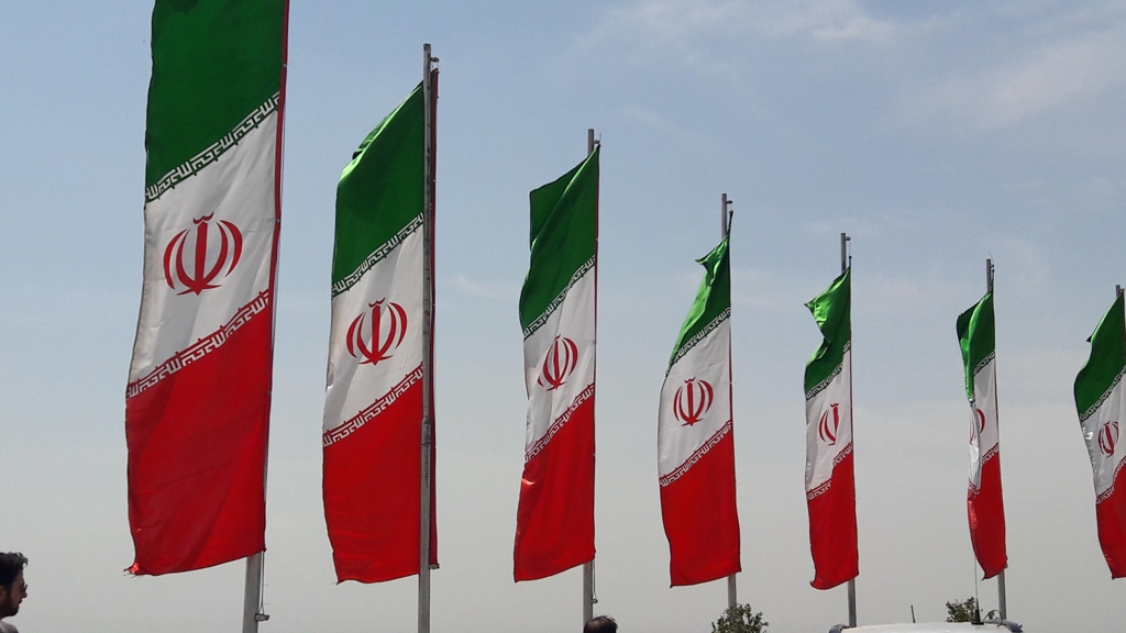 테헤란 시내의 이란 국기