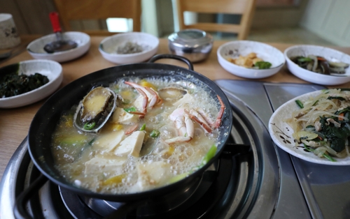 전복이 듬뿍 들어간 된장찌개