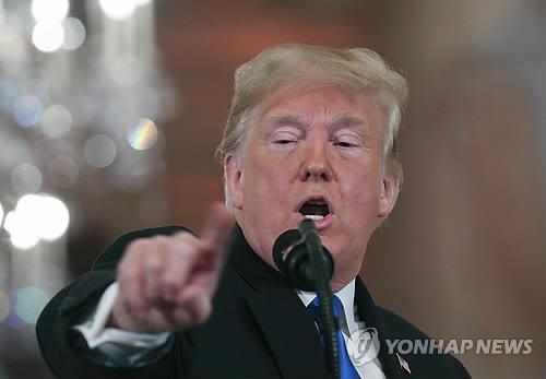 기자회견 나선 트럼프 대통령