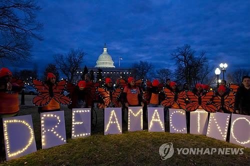 미 법원, 트럼프 행정부 DACA 폐지방침에 또제동
