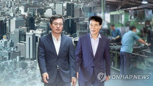 동시 교체된 김동연 부총리 겸 기획재정부 장관과 장하성 청와대 정책실장