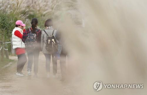 '쌀쌀해진 가을, 두꺼워진 외투'