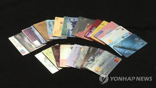 카드 부가서비스 축소…"혜택 누리려면 회비 더 내야" - 3