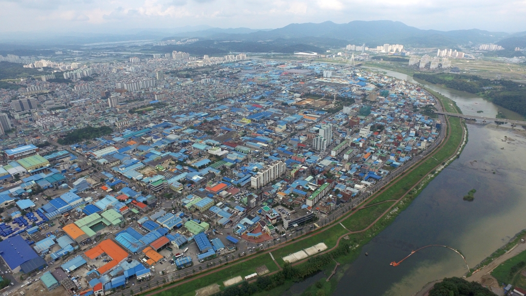 좁고 낡은 진주 상평산단