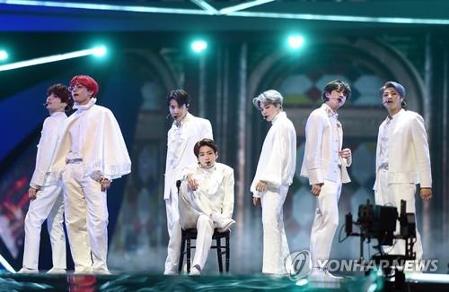 무대에서 빛나는 방탄소년단