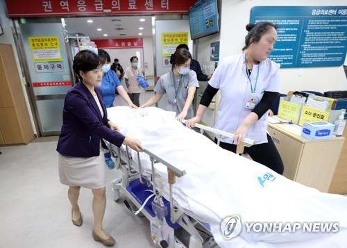 강릉 아산병원 고압산소치료실로 이송되는 강릉 펜션사고 환자