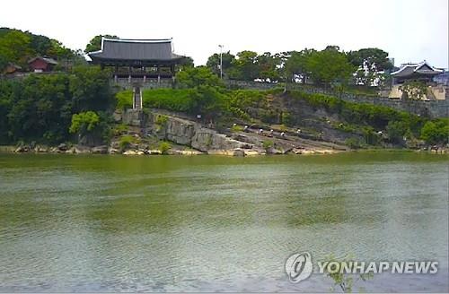 남강에서 바라 본 진주성 전경