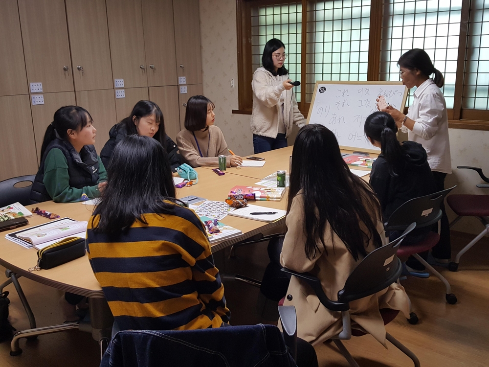 경북 봉화군다문화가족지원센터의 이중언어 교육 모습
