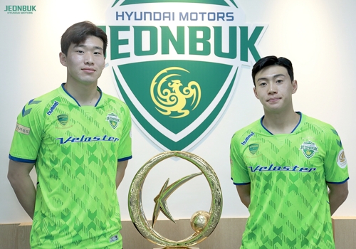 전북 현대에 입단한 이근호(왼쪽), 한승규(오른쪽)