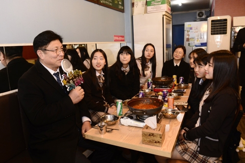 사회 봉사하며 손편지 보낸 여고생들, 교육감 '답방'