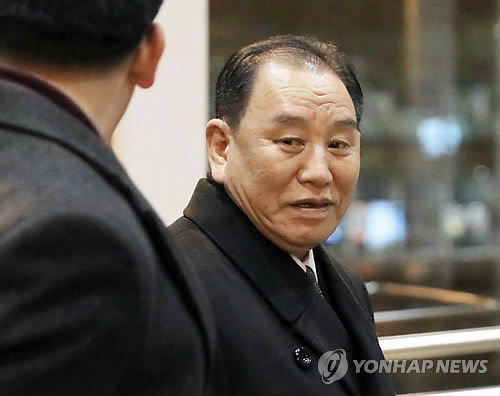 베이징서 美항공기 탑승하는 北 김영철