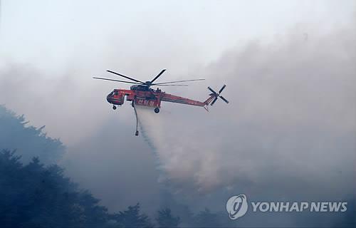 산불 진화하는 산림청 초대형헬기