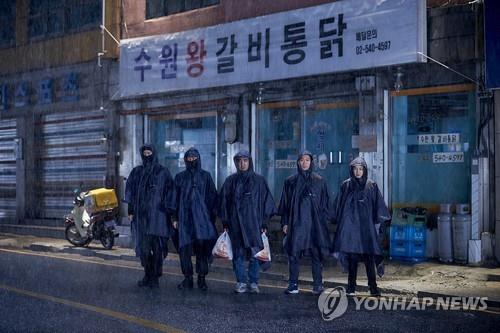 영화에 등장하는 수원왕갈비통닭 / 이하 CJ엔터테인먼트 제공-연합뉴스