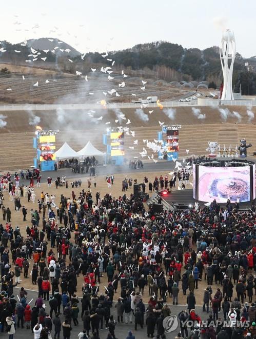 평화 비둘기야 날아라