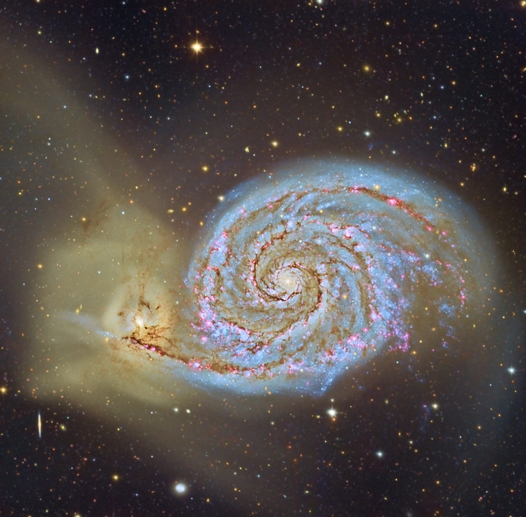 대표적인 충돌 은하인 부자은하, M51. M51의 나선팔 끝에 동반 은하인 NGC 5195가 있다. NGC 5195는 M51을 스쳐 지나가면서 서로의 인력으로 팔이 연결됐다. 이처럼 이웃 은하들은 가까운 거리를 스쳐 지나가며 상호작용을 주고받는데, 그런 움직임이 은하 회전에 직접적인 영향을 미친다는 관측 증거를 최초로 발견했다. (사진 출처: CAHA, Descubre, DSA, OAUV) [한국천문연구원 제공=연합뉴스]