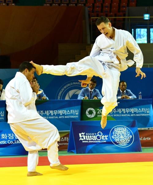 2016년 9월 청주에서 열린 세계무예마스터십 택견 단체자유연무 경기 중 한 장면