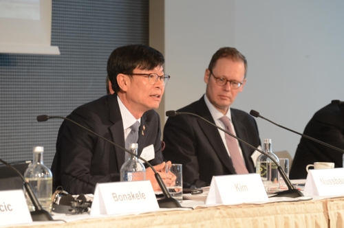 독일 국제회의서 토론 중인 김상조 위원장