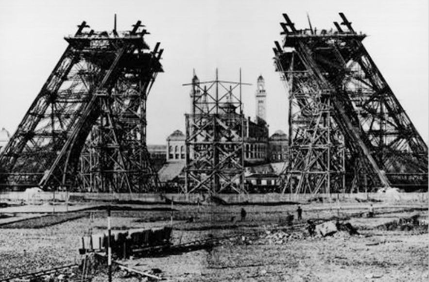 (서울=연합뉴스) 1888년 3월 에펠탑 하단 제작 모습 (에펠탑 홈페이지 캡처)