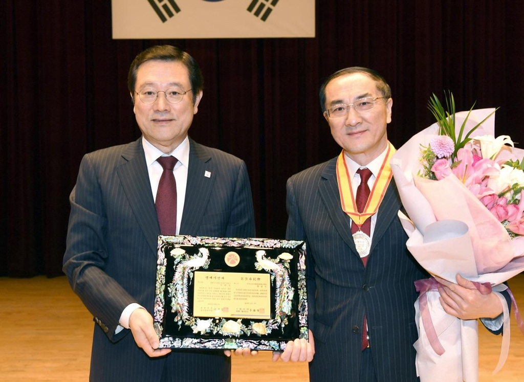 명예 광주시민증 받은 쑨시엔위 중국총영사.
