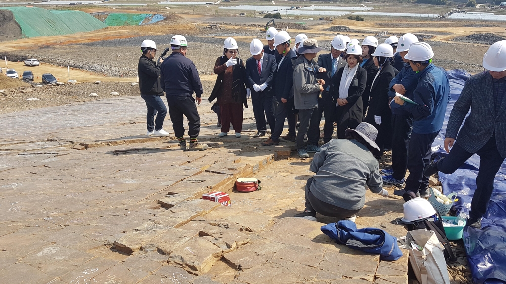 7천여개 공룡발자국 화석지 현장 확인