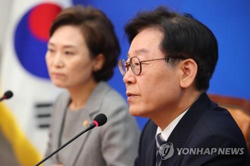 버스 요금 인상 관련 브리핑하는 이재명