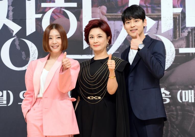 (왼쪽부터) 신다은, 김혜선, 박진우