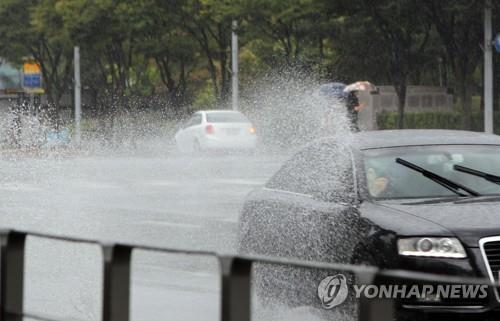 비 내리는 거리