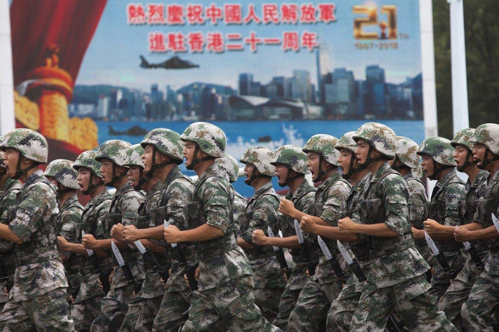 홍콩에 주둔하는 중국인민해방군 