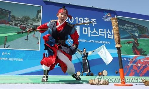 화려한 무예 시범