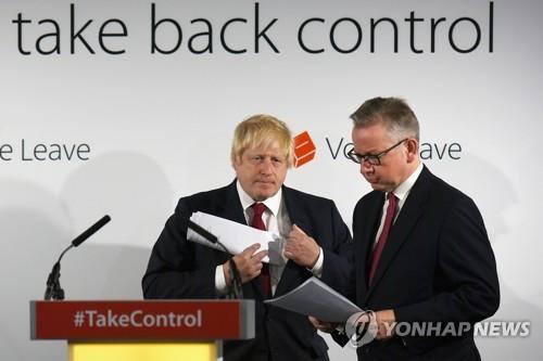 2016년 브렉시트 국민투표 당시 EU 탈퇴 캠페인을 이끌었던 존슨(왼쪽)과 고브 [EPA=연합뉴스]