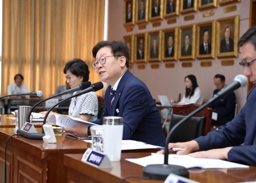 12일 확대간부회의 주재하는 이재명 경기지사