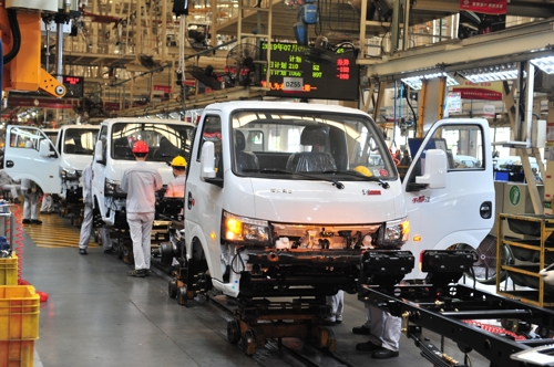 샹양에서 대량 생산에 들어간 Dongfeng 트럭