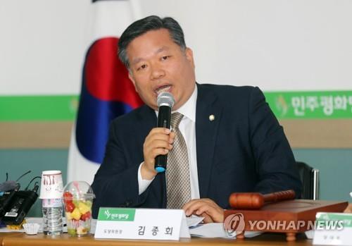  발언하는 김종회 의원 