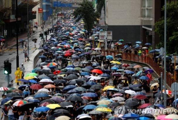 25일 홍콩 카이청 지역에서 열린 송환법 반대 시위